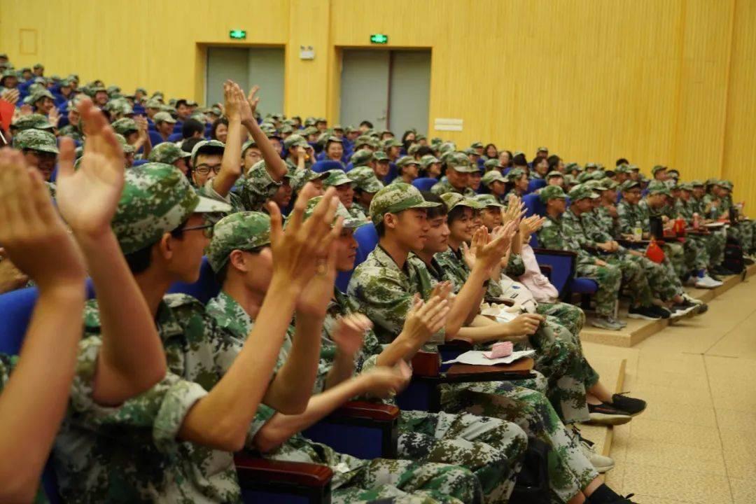 过年的对联能在门上贴吗？游戏画面