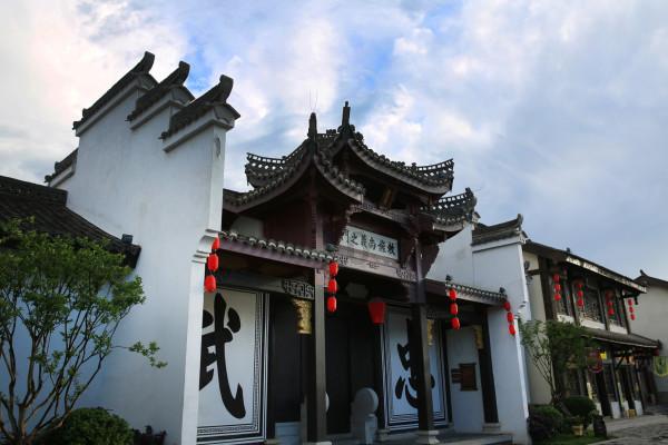 诺基亚新N97不服输：五维媒体键+灵动岛，2亿长焦蓄势待发